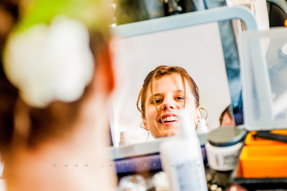 photo-mariée-coiffure-préparation-miroir-reflet